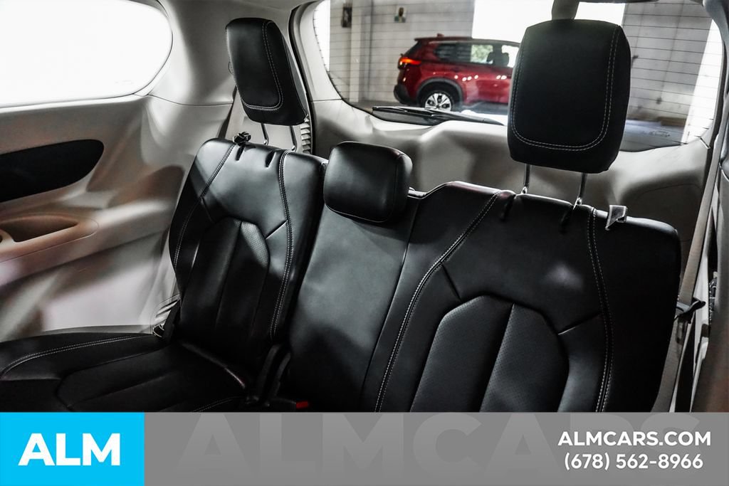Used 2023 Chrysler Pacifica Touring-L FWD image 19