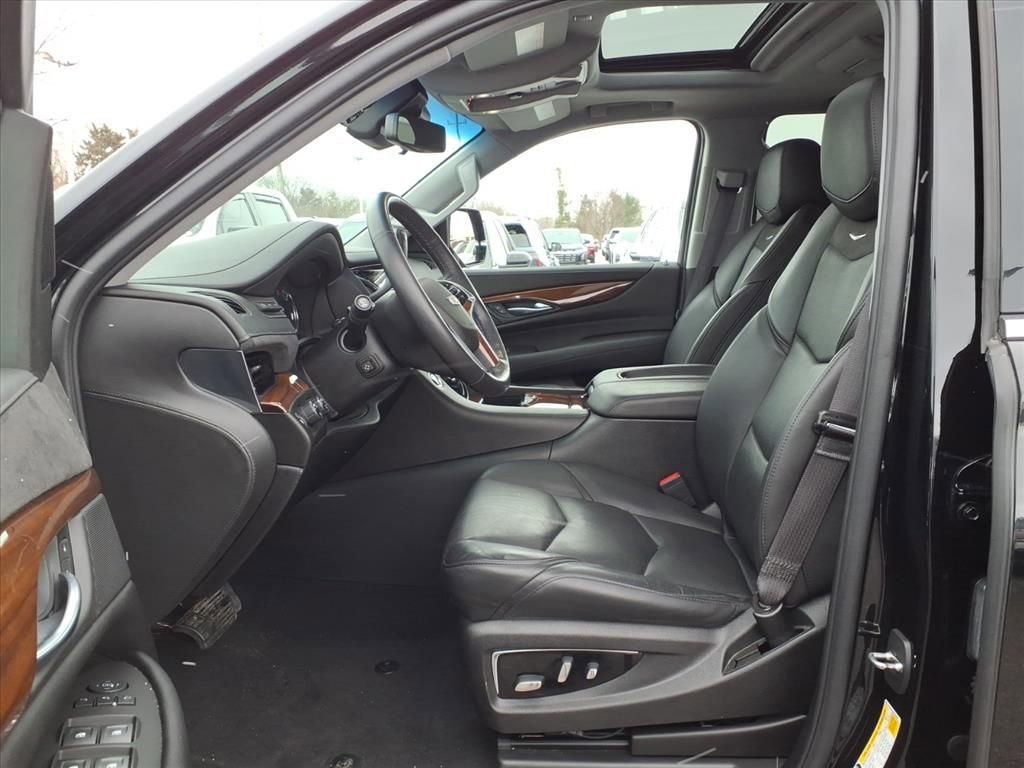 Used 2017 Cadillac Escalade Luxury image 18