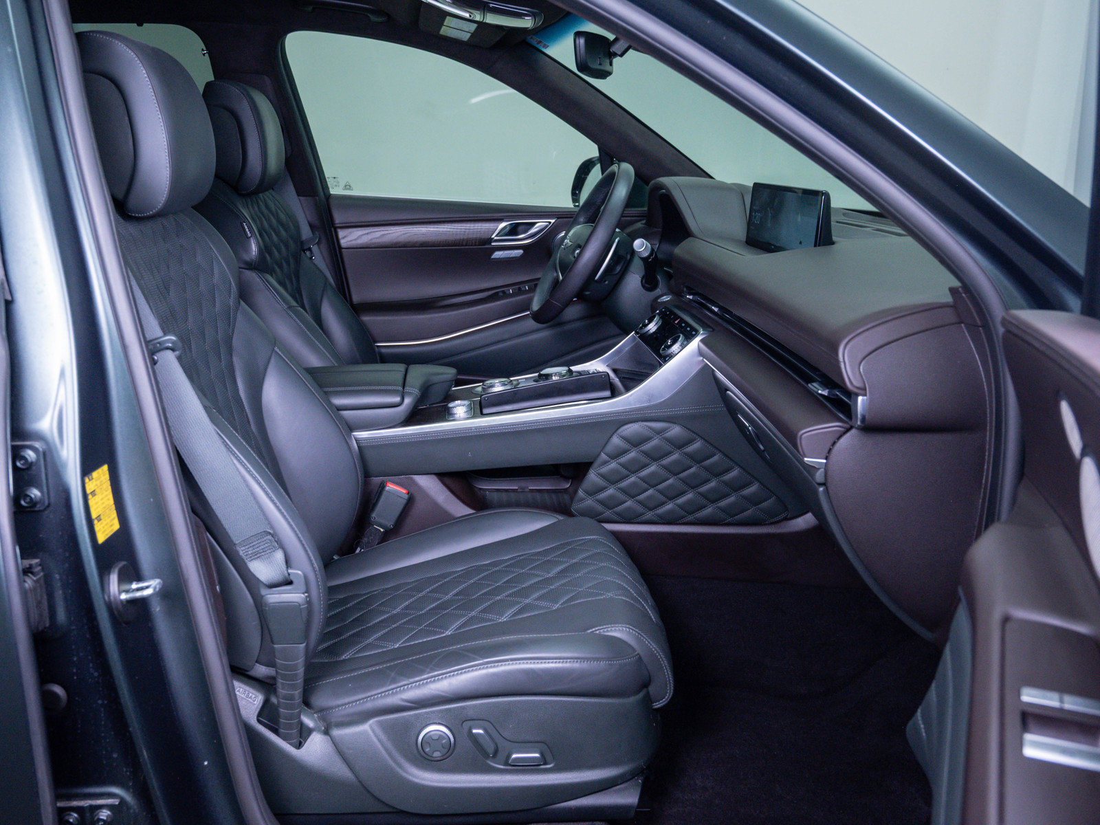 Used 2023 Genesis GV80 3.5T w/ Prestige Matte Package image 11