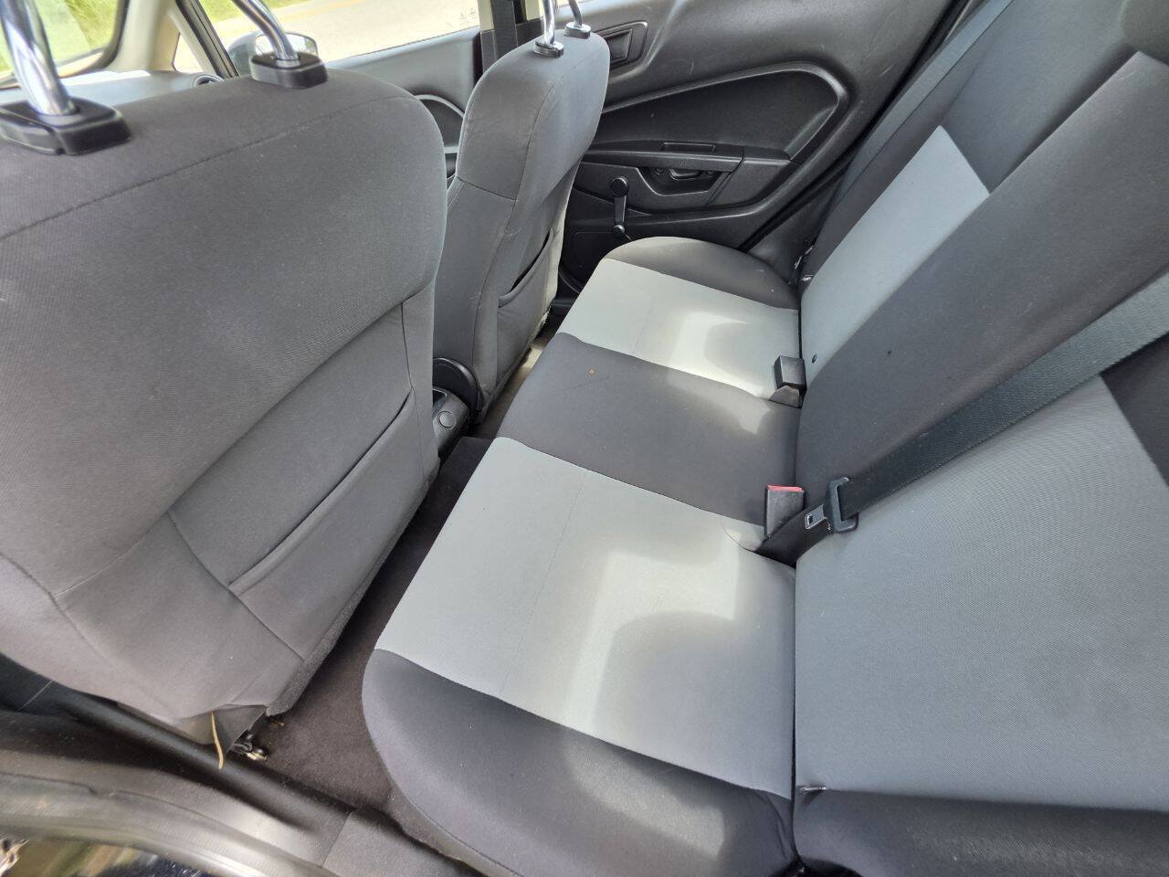 Used 2017 Ford Fiesta S FWD image 5