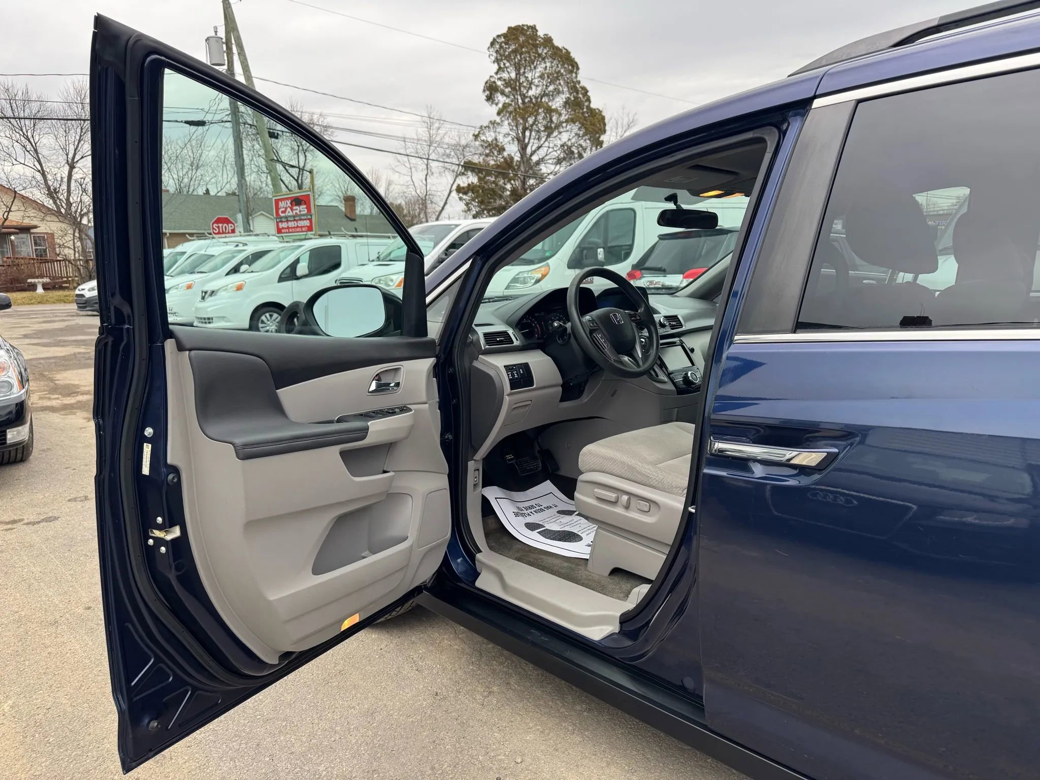 Used 2015 Honda Odyssey EX image 22