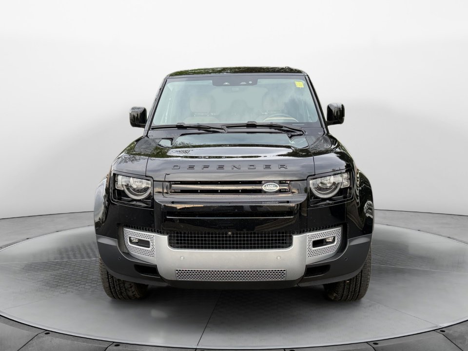 Used 2025 Land Rover Defender 110 S image 2