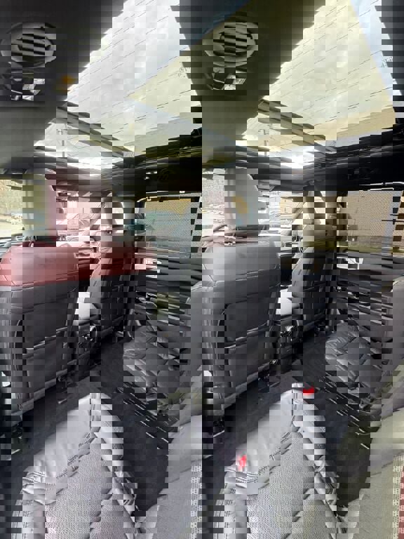 Used 2022 Ford Explorer Platinum w/ Technology Package image 17