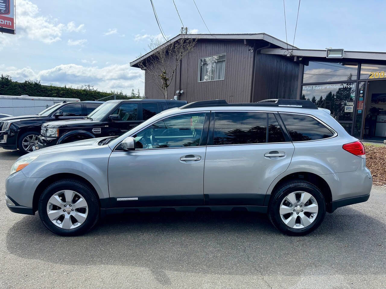 Used 2011 Subaru Outback 2.5i Premium AWD/4WD image 3