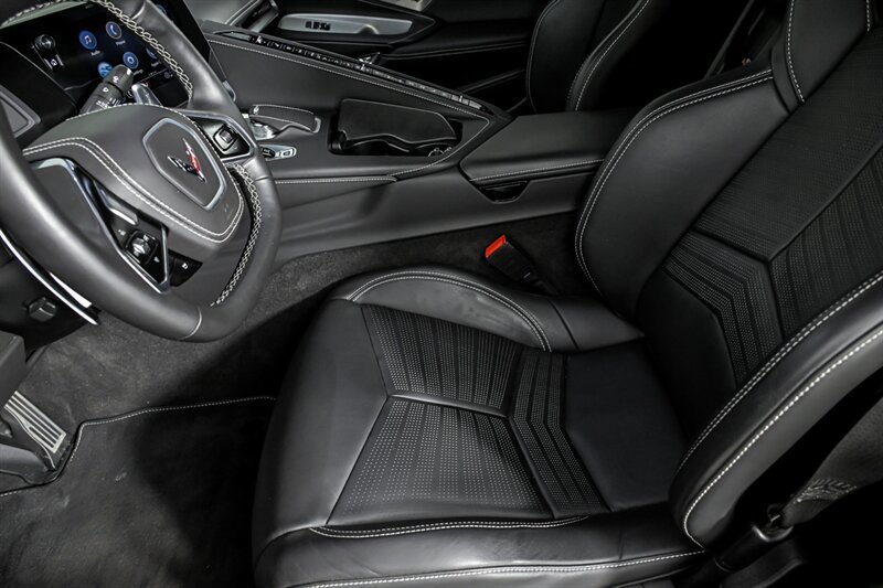 Used 2022 Chevrolet Corvette Stingray Premium Conv w/ Z51 Performance Package RWD image 19