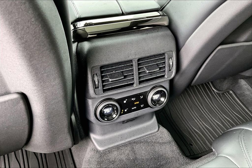 Used 2026 Land Rover Range Rover Velar Autobiography image 18