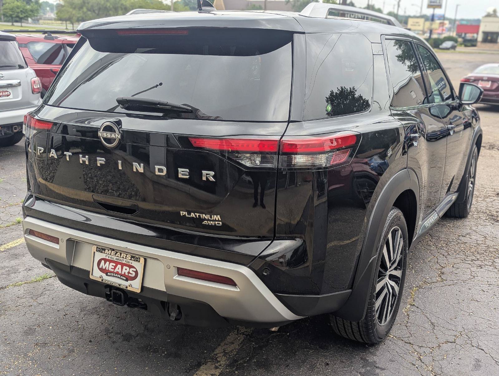 Used 2023 Nissan Pathfinder Platinum w/ Cargo Package AWD/4WD image 15