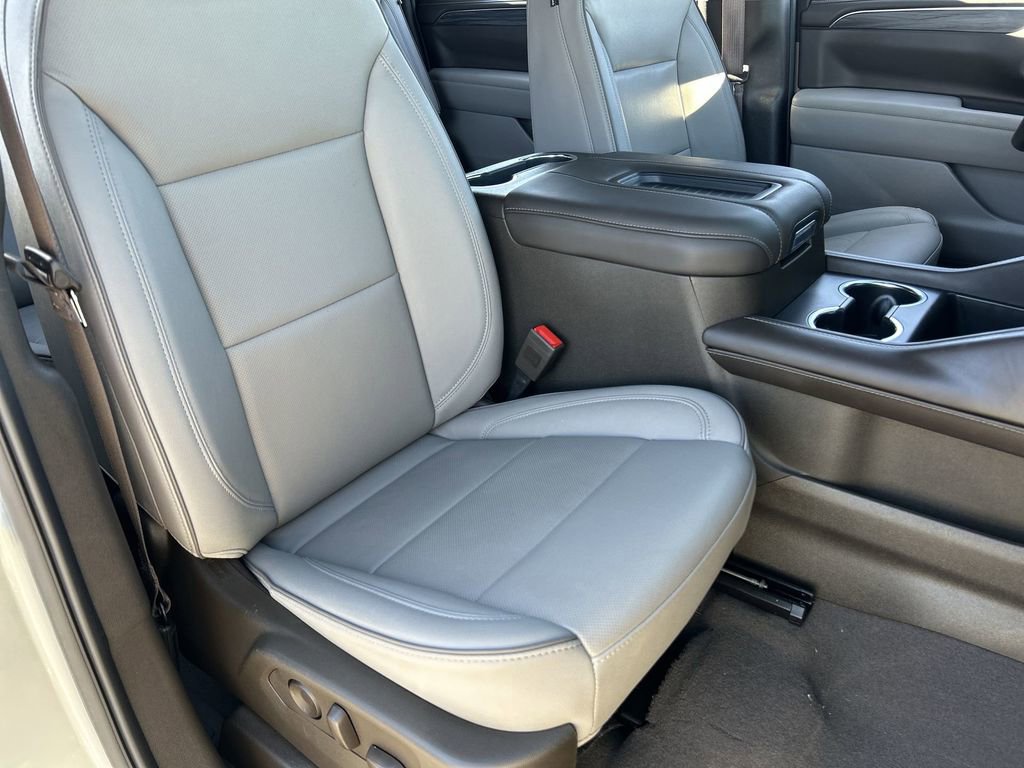 Used 2024 GMC Yukon XL SLT w/ SLT Luxury Package AWD/4WD image 28