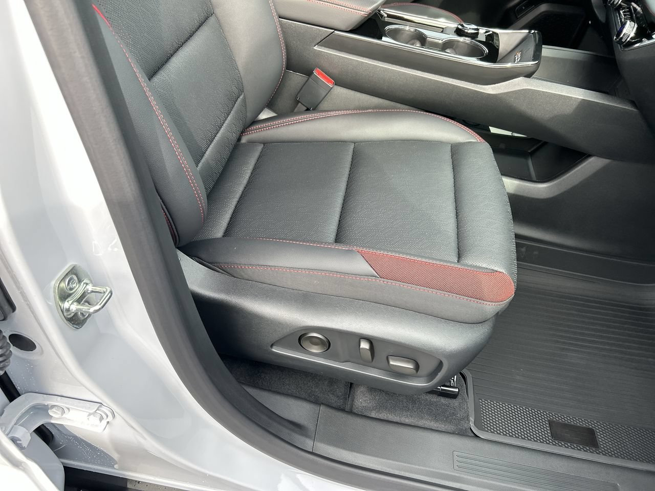 New 2027 Chevrolet Equinox RS w/ Convenience Package III AWD/4WD image 16
