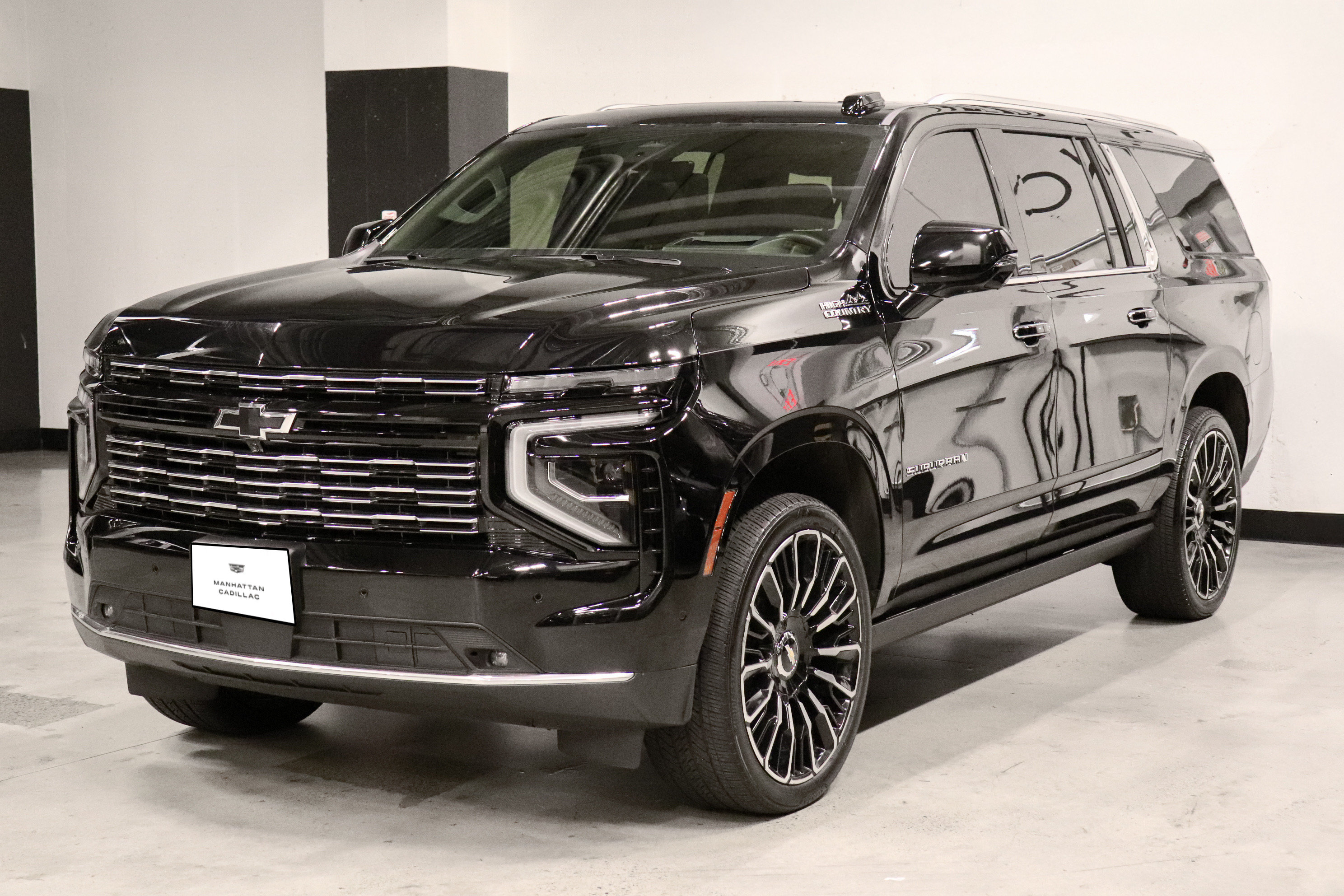 Used 2025 Chevrolet Suburban High Country AWD/4WD image 1