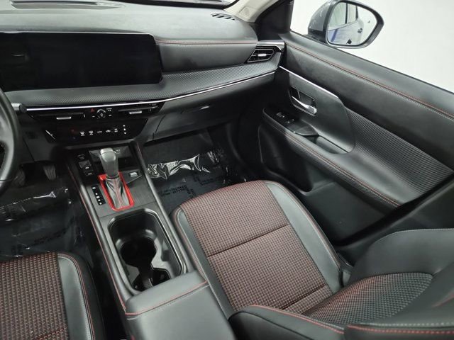 Certified 2025 Nissan Kicks SR image 13