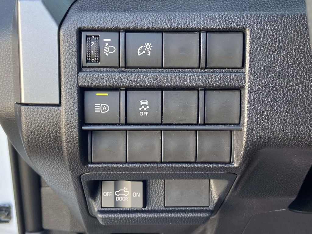 Used 2025 Toyota Tacoma SR5 AWD/4WD image 30