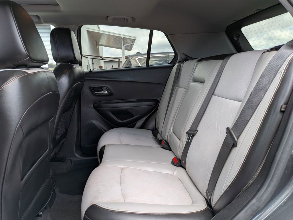 Used 2019 Chevrolet Trax LT w/ Sun & Sound Package FWD image 24