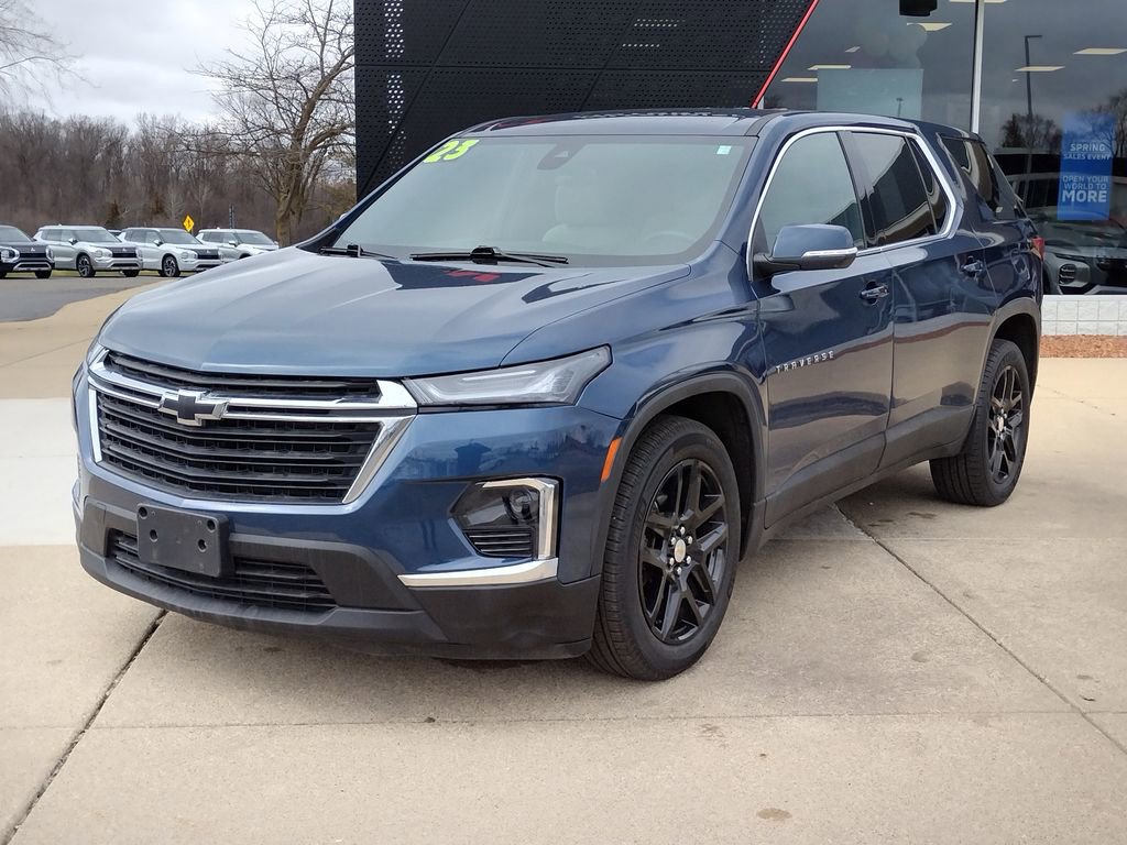 Used 2023 Chevrolet Traverse LS w/ Safety Package image 1