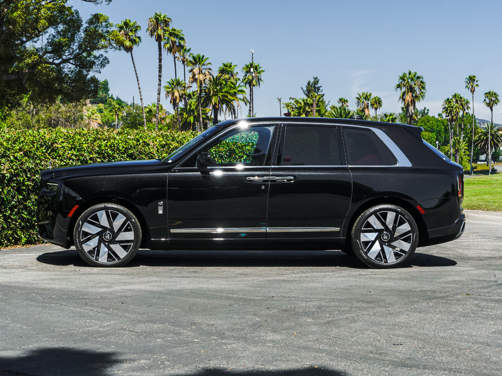 New 2026 Rolls-Royce Cullinan w/ Technology Package AWD/4WD image 3