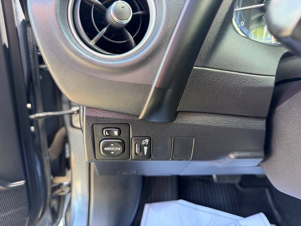 Used 2019 Toyota Corolla LE w/ LE Premium Package w/Moonroof FWD image 19