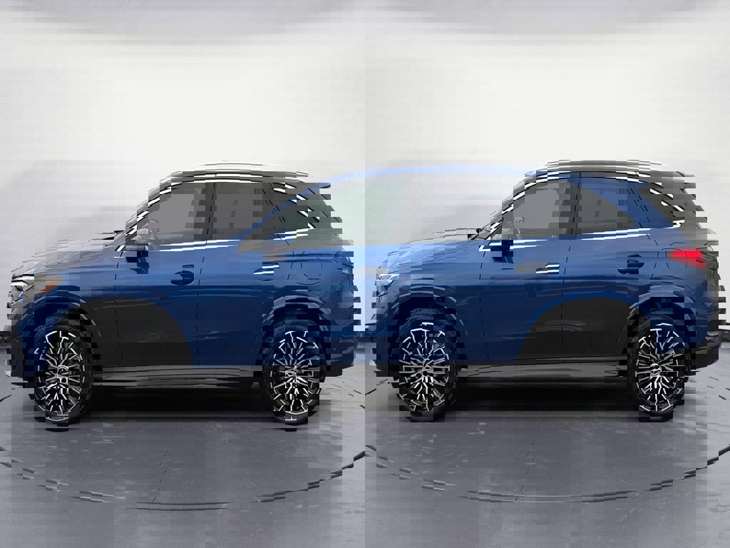 Used 2025 Mercedes-Benz GLC 350e 4MATIC image 2