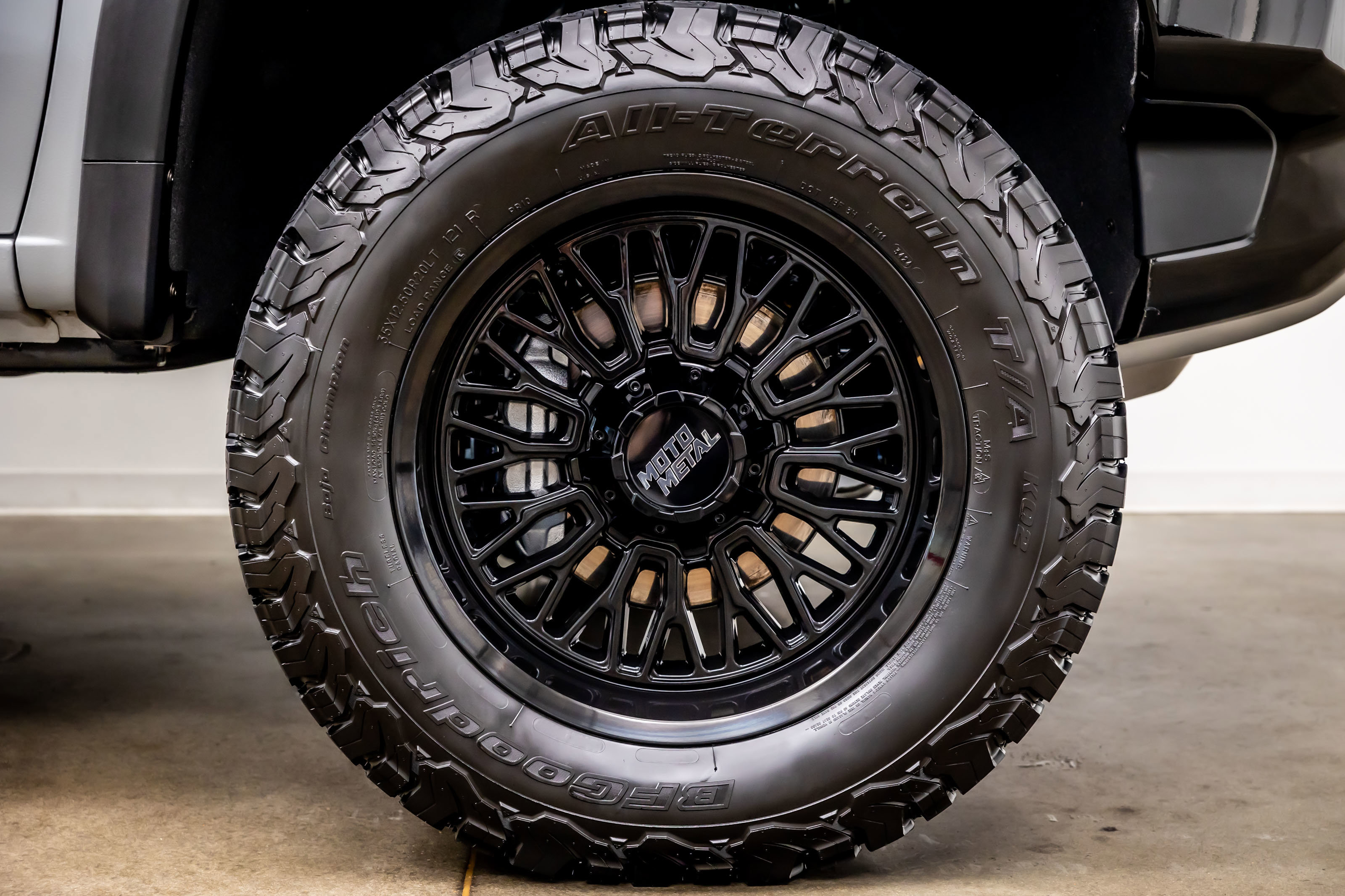 Used 2025 Chevrolet Silverado 1500 ZR2 w/ Technology Package image 40