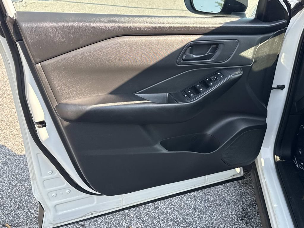 Used 2024 Nissan Rogue S AWD/4WD image 14