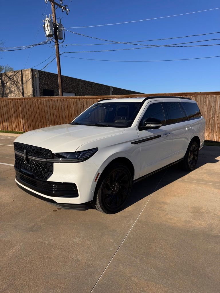 Used 2025 Lincoln Navigator Reserve w/ Jet Appearance Package image 3