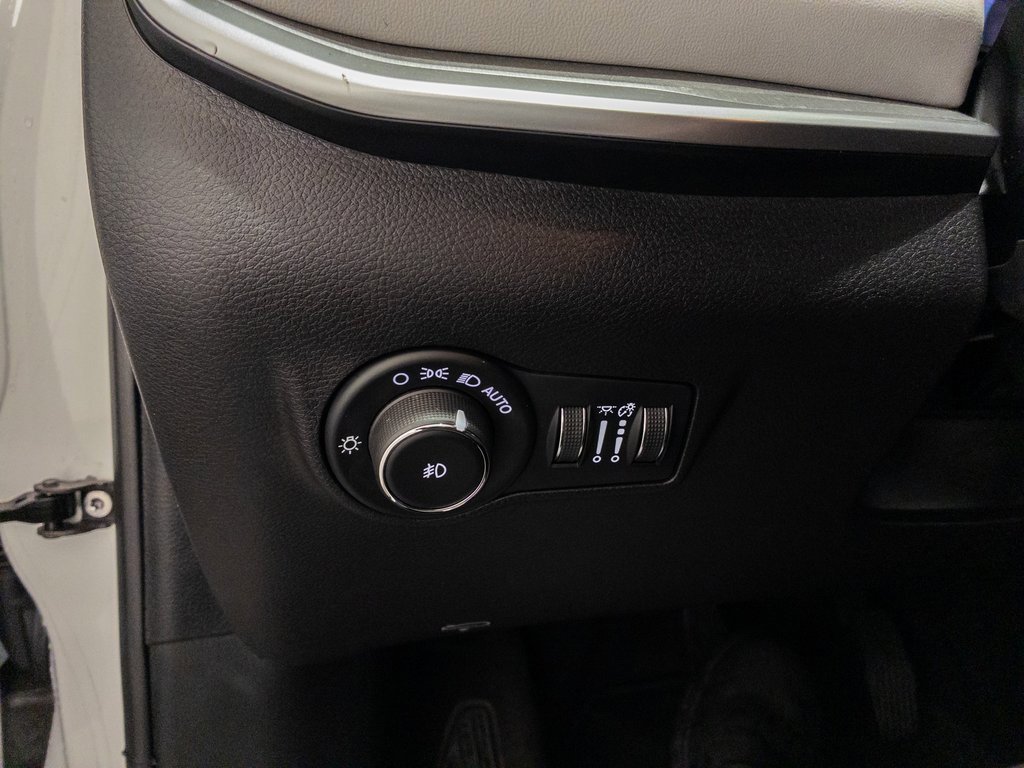 Used 2025 Jeep Compass Limited image 27