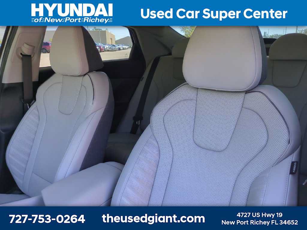 Certified 2025 Hyundai Elantra Limited w/ Cargo Package FWD image 7