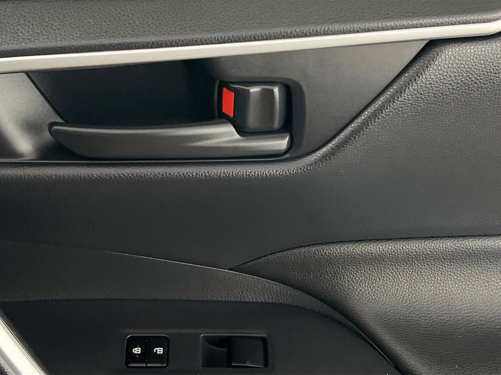 Used 2024 Toyota RAV4 LE image 31