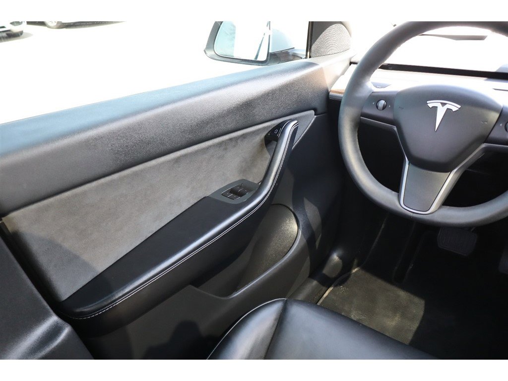Used 2021 Tesla Model Y Long Range image 25