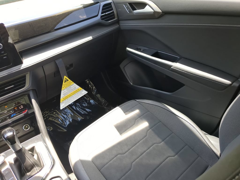 New 2026 Volkswagen Taos SE FWD image 14
