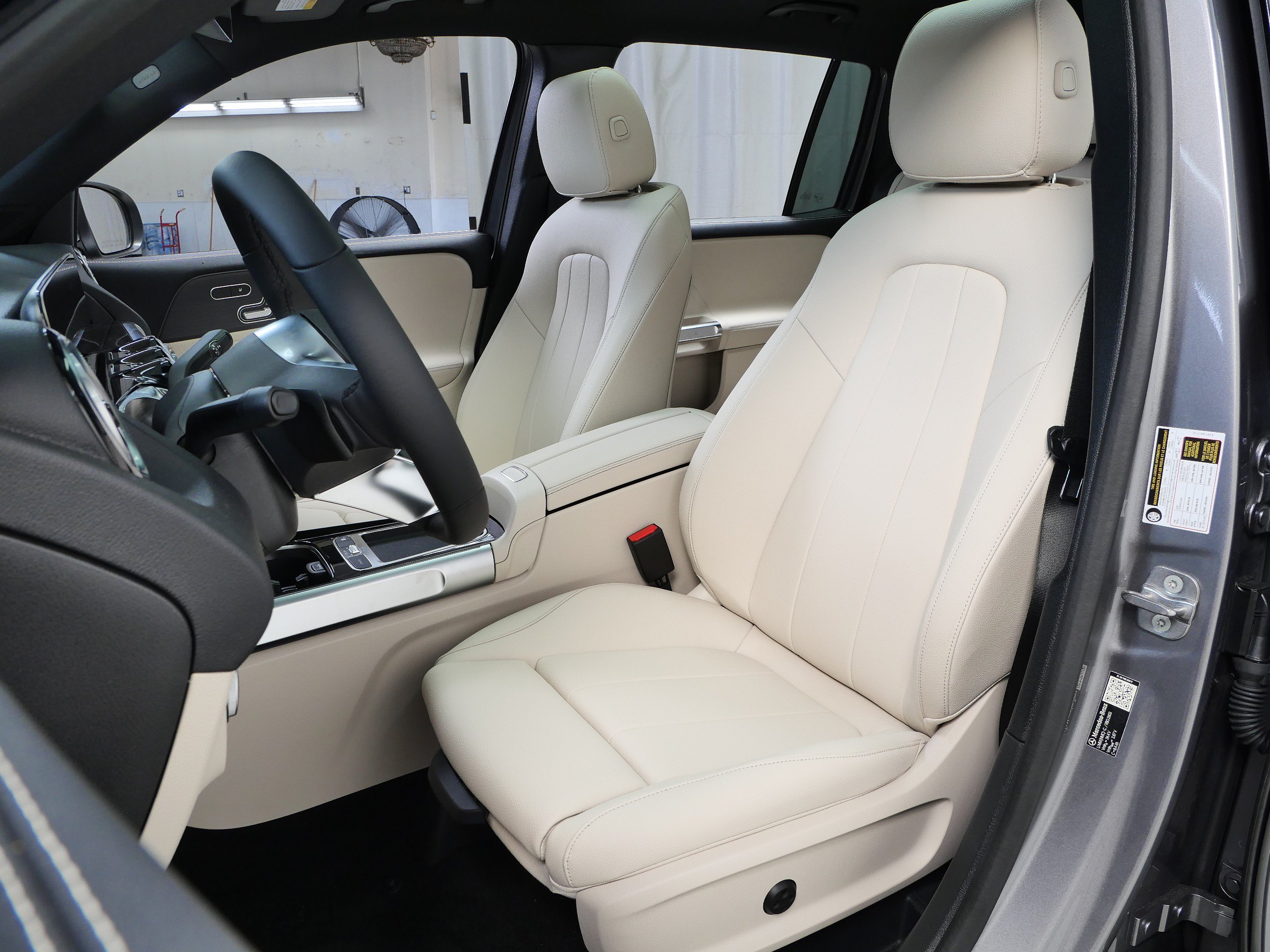 New 2026 Mercedes-Benz GLB 250 4MATIC image 2