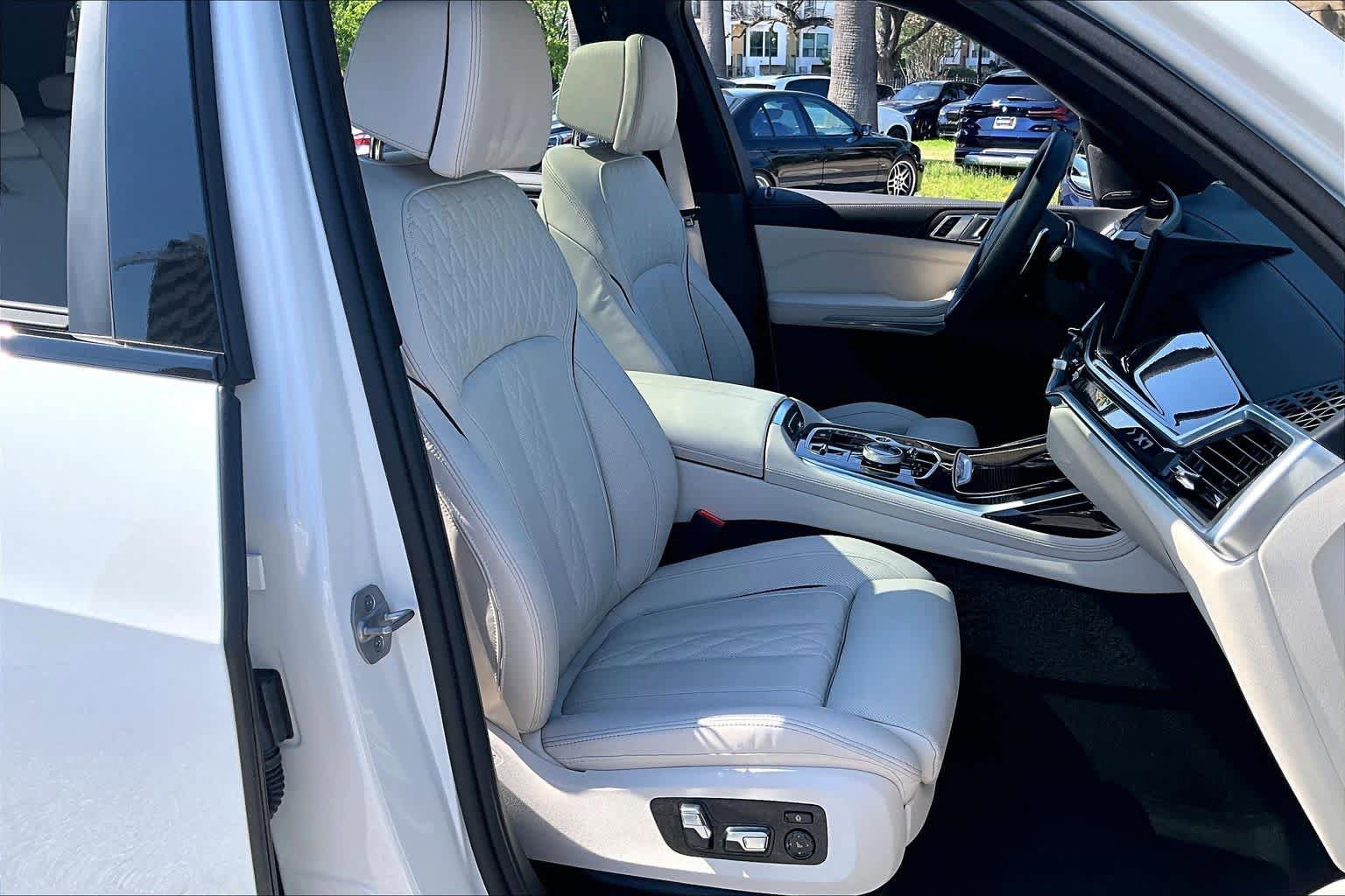 Used 2026 BMW X7 xDrive40i w/ Executive Package AWD/4WD image 8