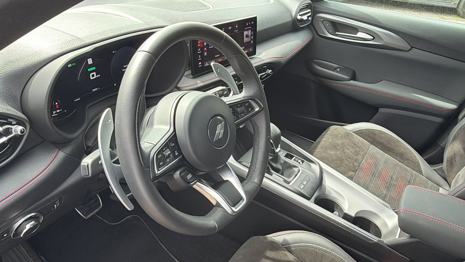 Used 2025 Dodge Hornet R/T image 25