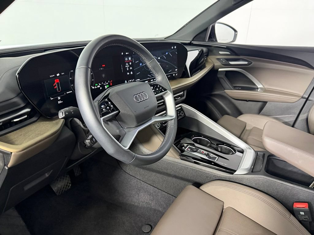 Used 2025 Audi Q5 Premium Plus w/ Premium Plus AWD/4WD image 11