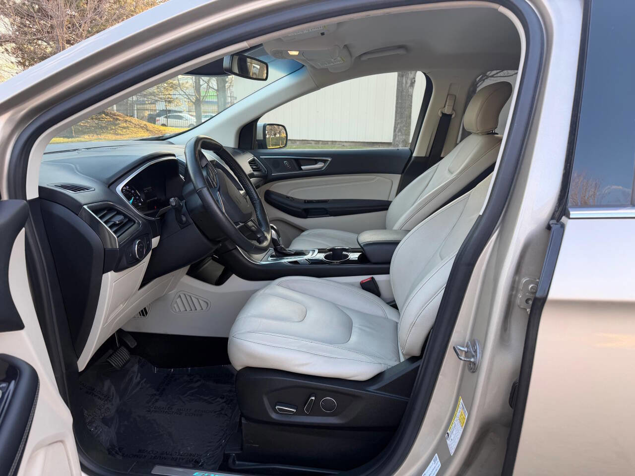 Used 2018 Ford Edge Titanium w/ Ford Safe & Smart Package image 20