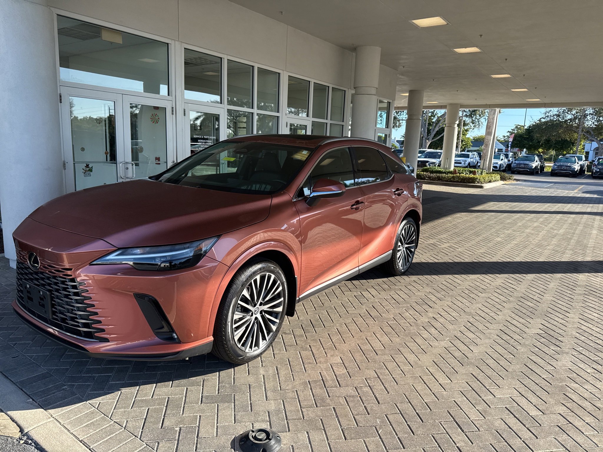 Used 2023 Lexus RX 350h image 2