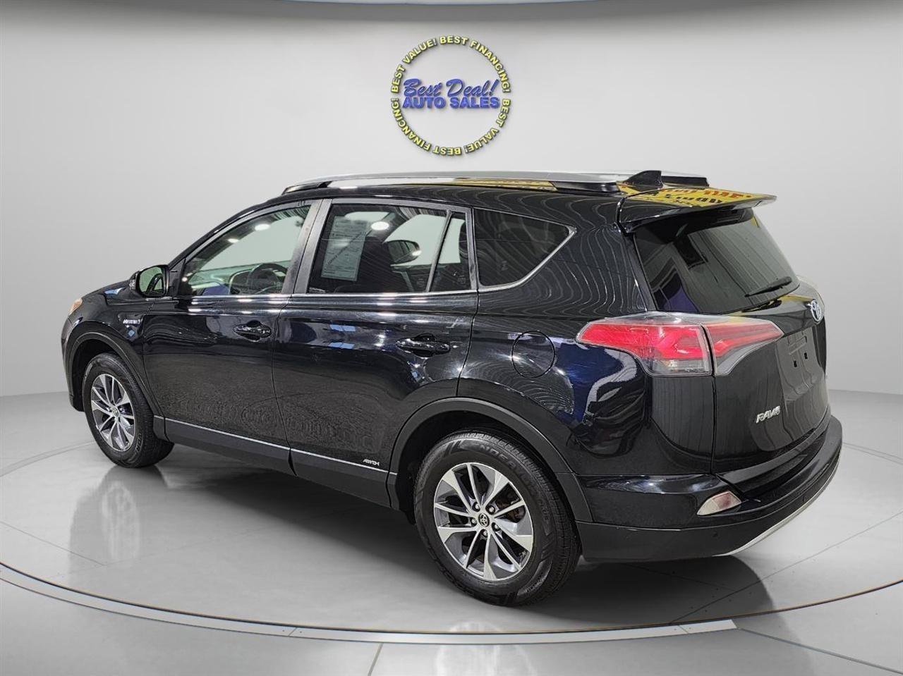 Used 2016 Toyota RAV4 XLE w/ Convenience Package AWD/4WD image 4