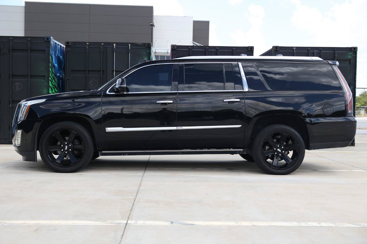 Used 2017 Cadillac Escalade ESV Platinum RWD image 3