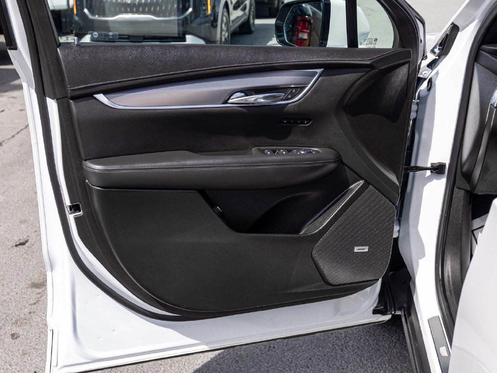 Used 2024 Cadillac XT6 Luxury w/ LPO, Floor Liner Package AWD/4WD image 11