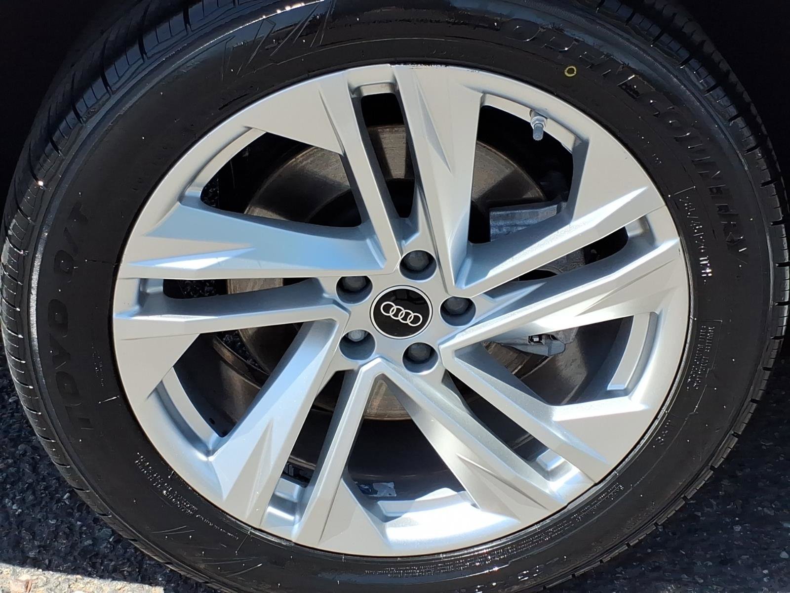 Used 2023 Audi Q7 2.0T Premium w/ Towing Package AWD/4WD image 9
