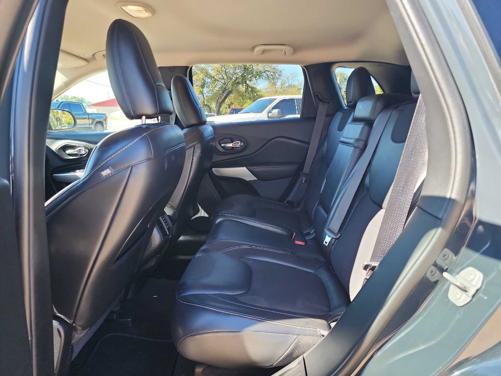 Used 2018 Jeep Cherokee Latitude Plus image 25