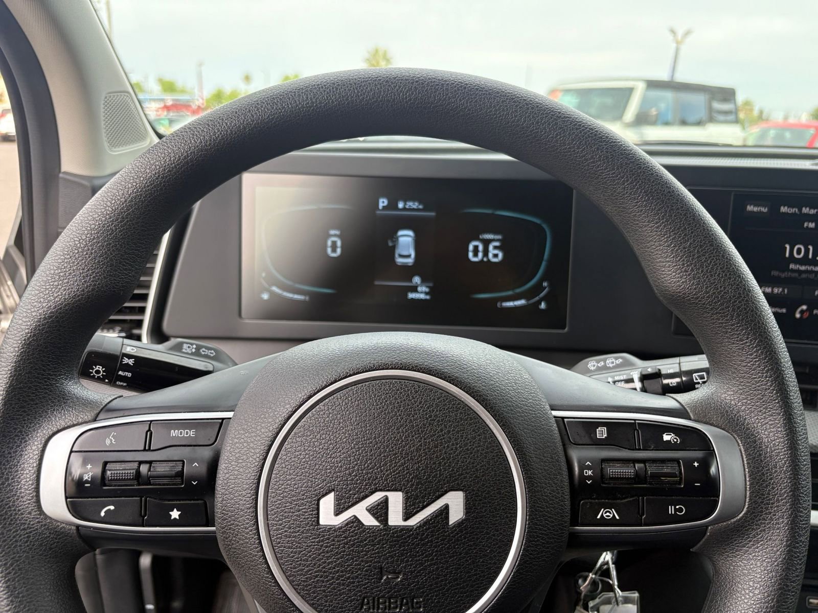 Used 2025 Kia Sportage LX image 27