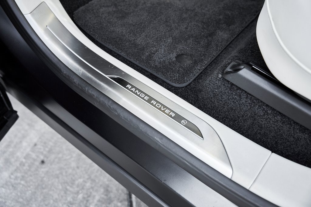 Used 2024 Land Rover Range Rover SV image 38