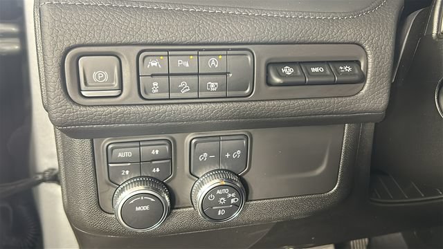 Used 2023 GMC Yukon Denali AWD/4WD image 19