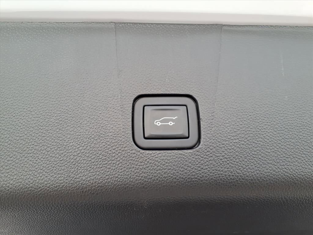 Used 2023 Chevrolet Traverse High Country image 8