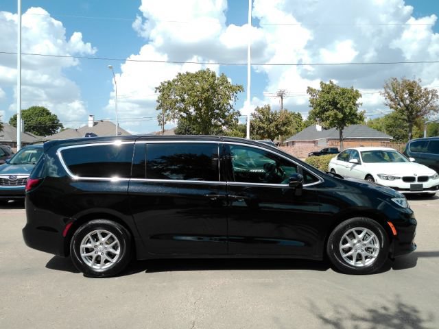 Used 2026 Chrysler Pacifica Select FWD image 5