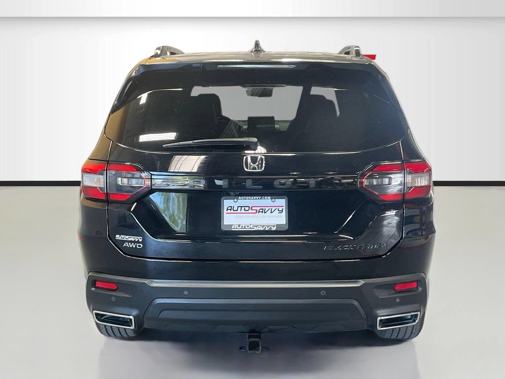 Used 2025 Honda Pilot Black Edition image 6