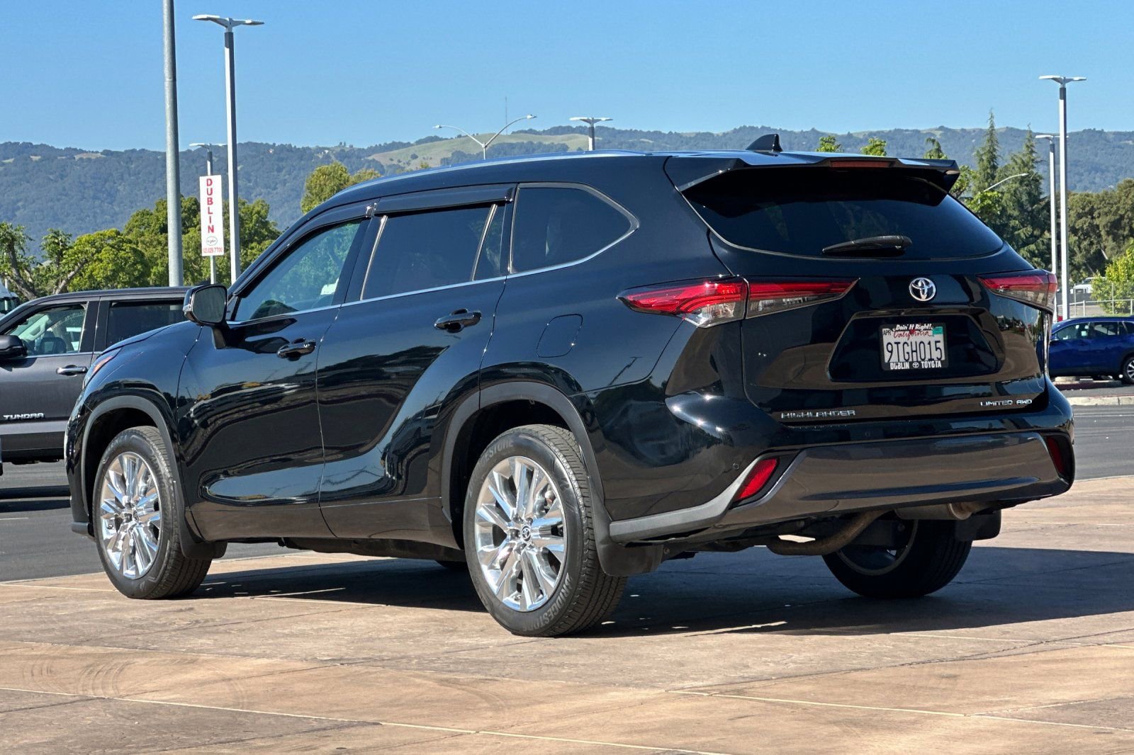 Used 2023 Toyota Highlander Limited AWD/4WD image 6