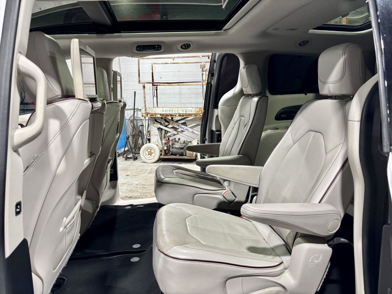 Used 2017 Chrysler Pacifica Limited w/ UConnect Theater Package image 16