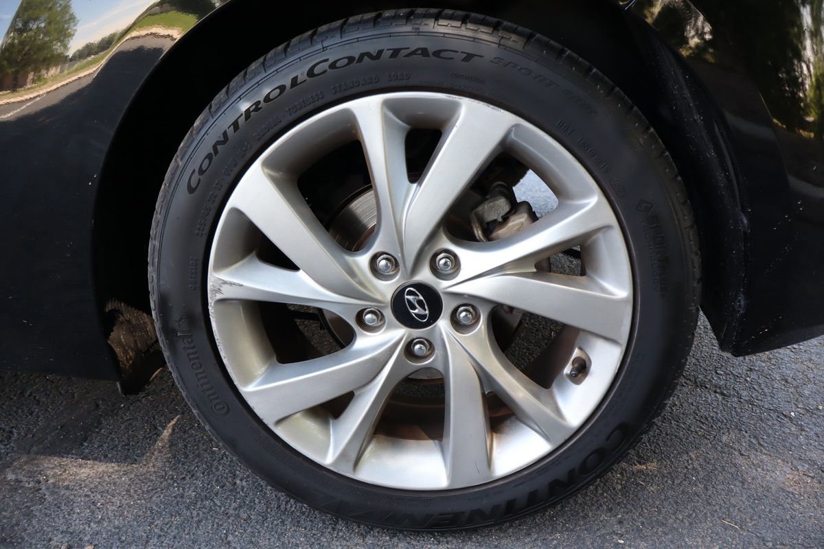 Used 2017 Hyundai Veloster FWD image 39