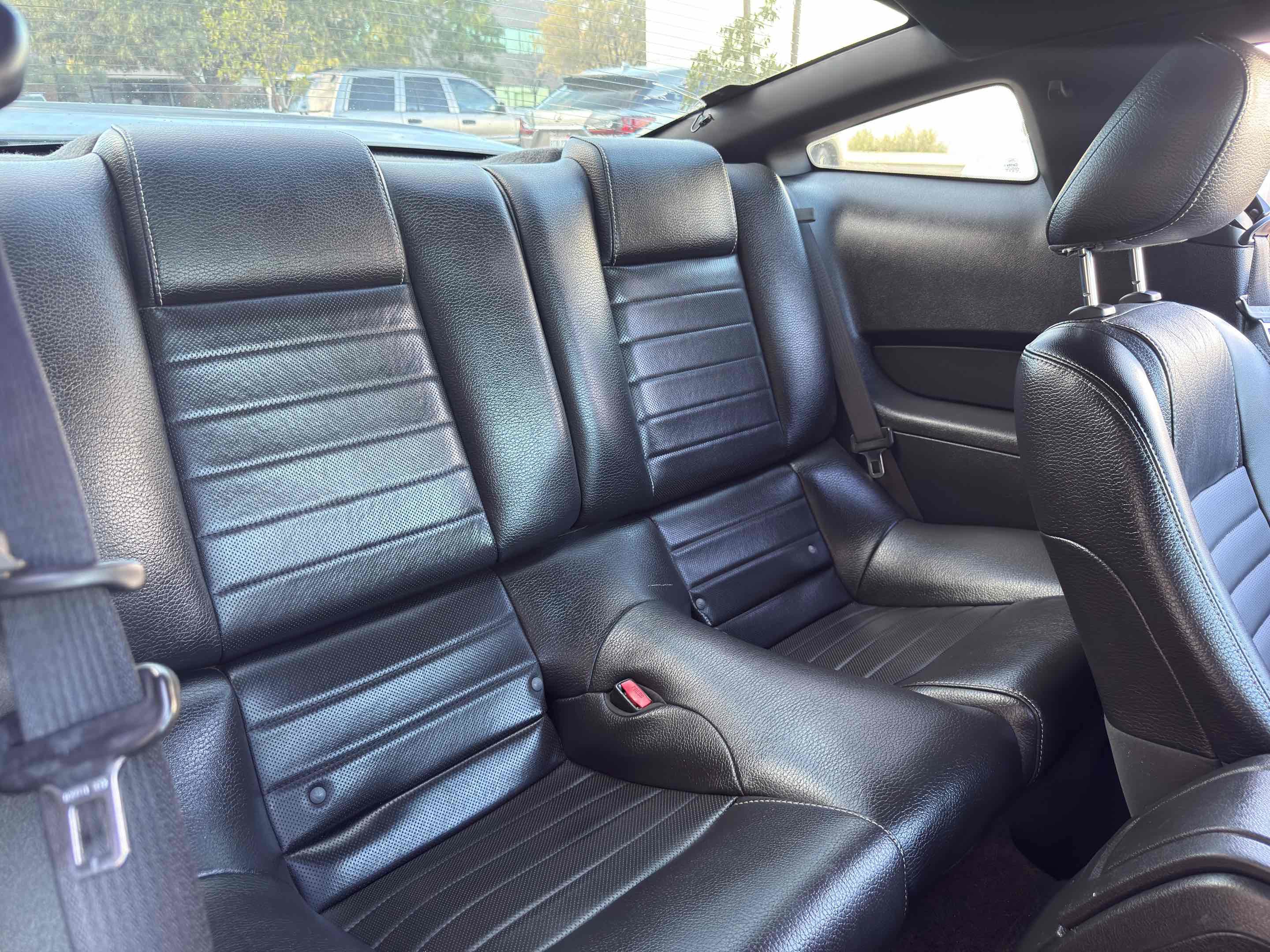 Used 2010 Ford Mustang Premium RWD image 60